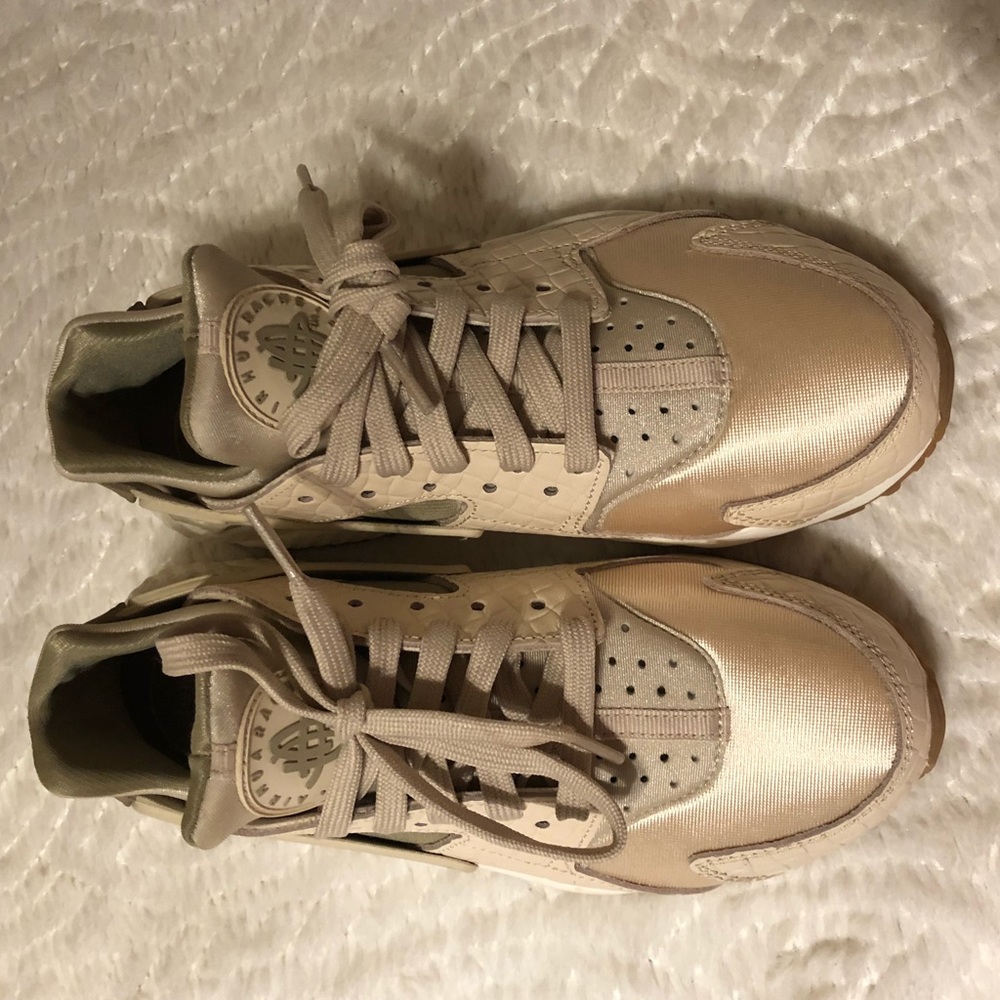Nike Huaraches size 8